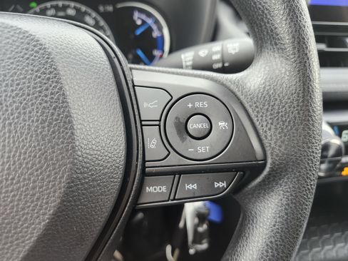 Used 2025 Toyota RAV4 LE AWD/4WD image 31