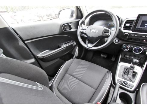 Used 2023 Hyundai Venue Limited w/ Cargo Package FWD image 11