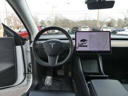 Used 2020 Tesla Model Y Long Range image 15