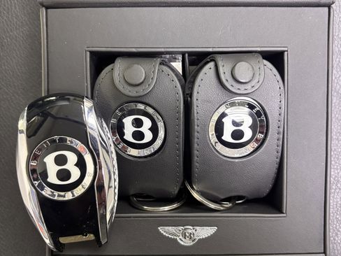 Used 2024 Bentley Bentayga image 54