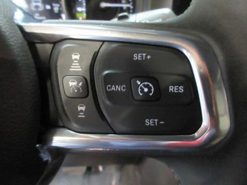 Used 2025 Jeep Wrangler Unlimited Sahara w/ Safety Group AWD/4WD image 31