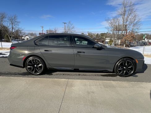 Used 2023 BMW 740i w/ Executive Package image 10