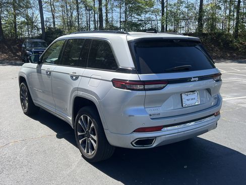 Used 2024 Jeep Grand Cherokee Overland w/ Luxury Tech Group IV image 6