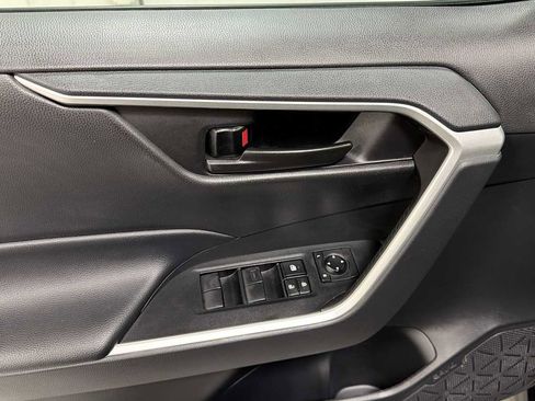 Certified 2022 Toyota RAV4 LE image 15