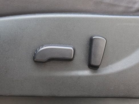 Used 2024 Nissan Frontier SV image 15