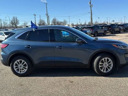 Certified 2020 Ford Escape SE image 2