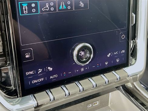 Certified 2025 GMC Yukon XL Elevation AWD/4WD image 15