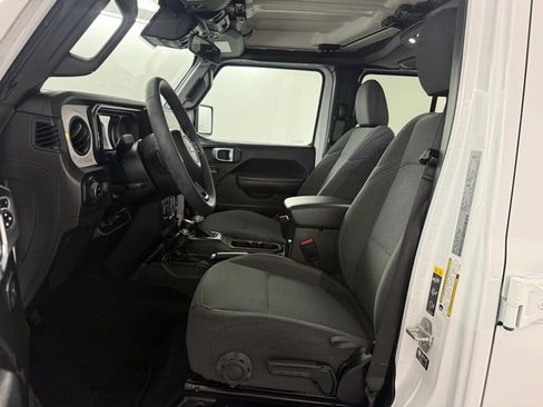 Used 2024 Jeep Gladiator Sport image 25