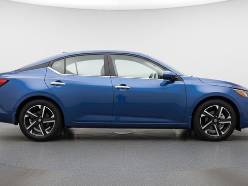 Used 2025 Nissan Sentra SV FWD image 11