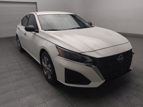Used 2024 Nissan Altima 2.5 S FWD image 13