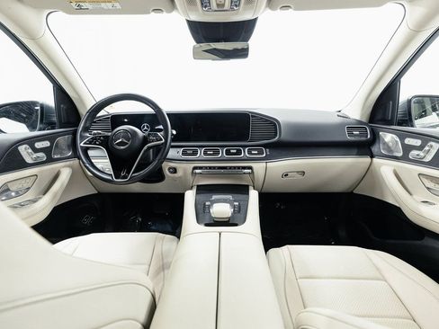 Used 2025 Mercedes-Benz GLE 450e 4MATIC w/ Driver Assistance Package image 28