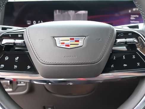 Certified 2026 Cadillac Escalade ESV Platinum Sport w/ LPO, Floor Liner Package AWD/4WD image 23