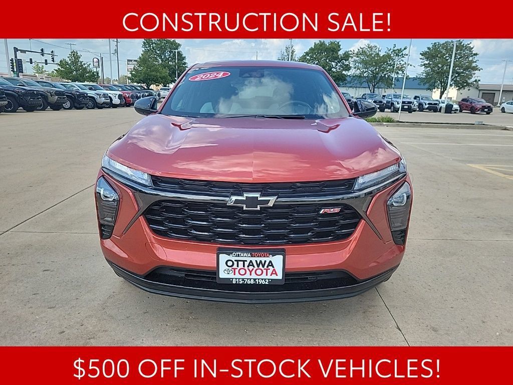 Used 2024 Chevrolet Trax RS FWD image 3