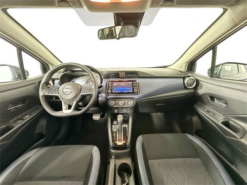 Used 2023 Nissan Versa SV image 4
