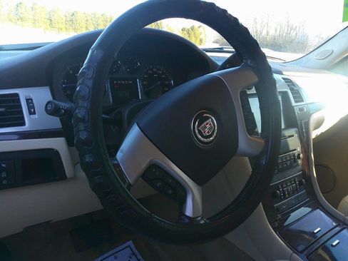 Used 2008 Cadillac Escalade AWD image 18