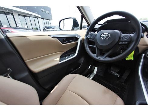 Used 2019 Toyota RAV4 LE w/ All Weather Liner Package FWD image 9