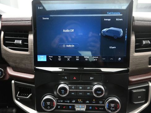 Used 2024 Ford Expedition Limited image 11