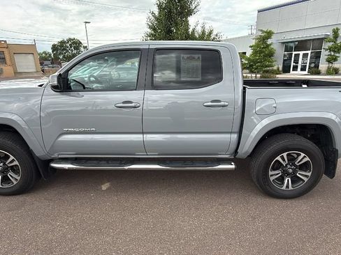 Used 2018 Toyota Tacoma TRD Sport AWD/4WD image 8