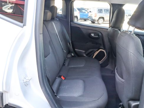 Used 2017 Jeep Renegade Latitude image 19