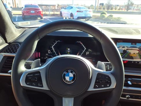 Used 2025 BMW X7 xDrive40i w/ M Sport Package image 16