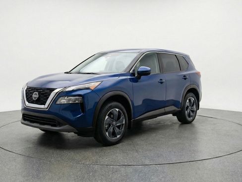 Used 2025 Nissan Rogue SV AWD/4WD image 3