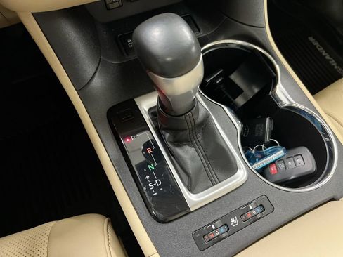 Used 2019 Toyota Highlander Limited Platinum AWD/4WD image 18