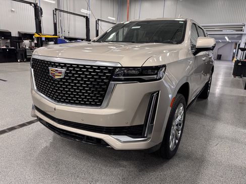 Used 2021 Cadillac Escalade ESV Premium Luxury w/ Driver Assist Tech Package image 34