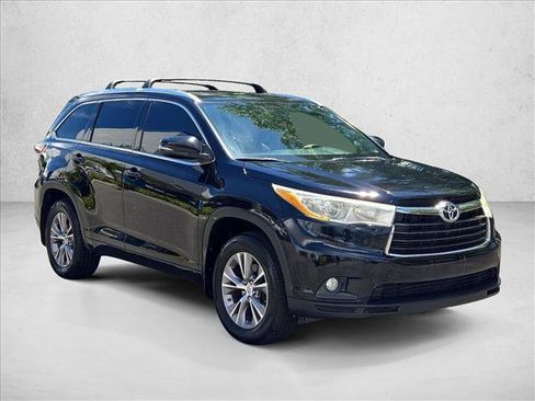 Used 2014 Toyota Highlander XLE AWD/4WD image 3
