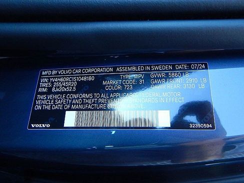 Certified 2025 Volvo XC60 T8 Plus w/ Protection Package Premier image 31