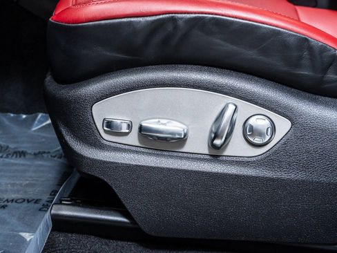 Used 2025 Porsche Macan image 26