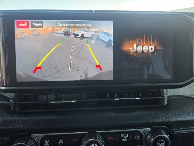 Used 2024 Jeep Wrangler Unlimited Sahara w/ Technology Group AWD/4WD image 14