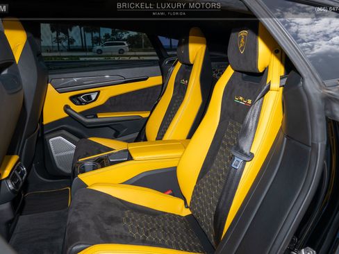 Used 2022 Lamborghini Urus AWD/4WD image 9