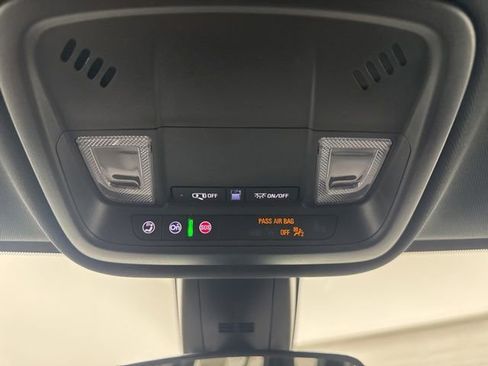 Used 2023 Chevrolet Traverse LT FWD image 20