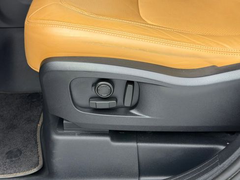 Used 2023 Land Rover Defender 110 S image 16