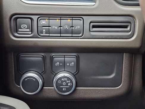 Certified 2021 GMC Yukon SLT w/ SLT Luxury Package image 24