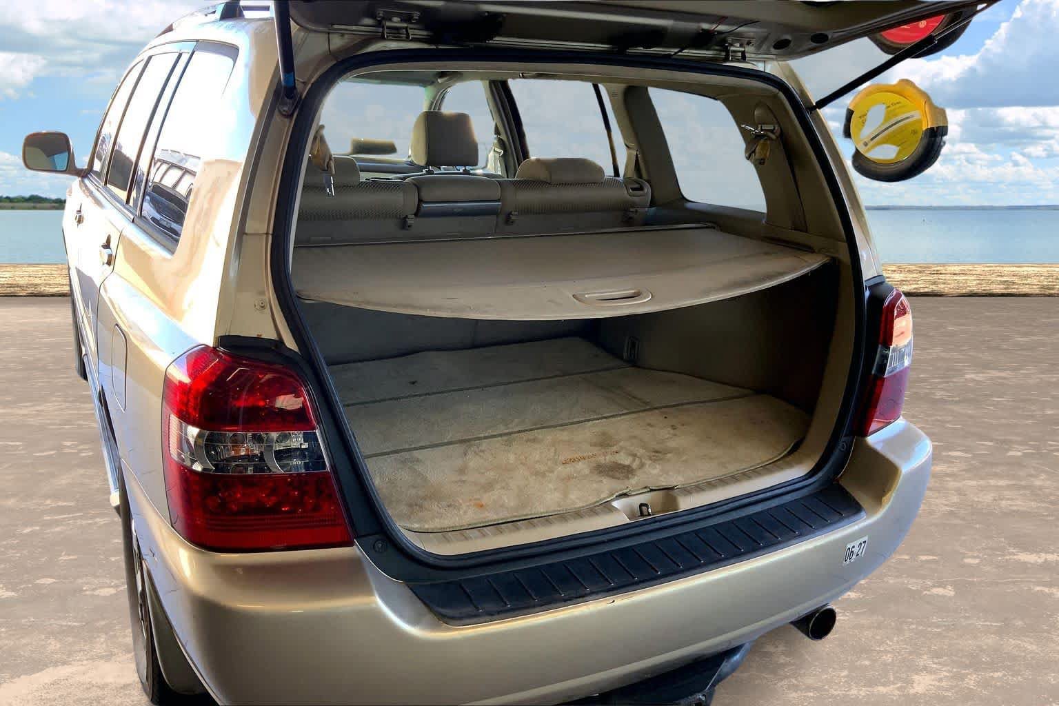 Used 2005 Toyota Highlander 4WD V6 w/ 3rd Row image 18