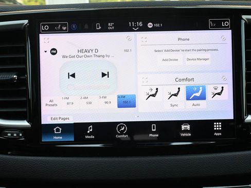Used 2023 Chrysler Pacifica Touring-L FWD image 16