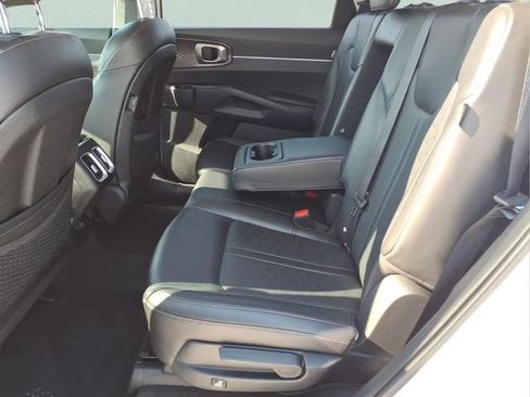 Used 2024 Kia Sorento S image 24