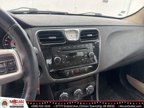 Used 2013 Chrysler 200 Limited image 8