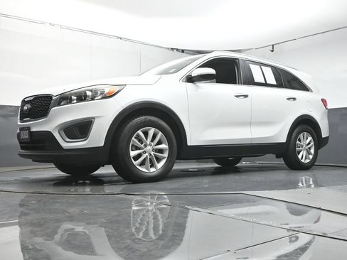 Used 2018 Kia Sorento FWD image 33