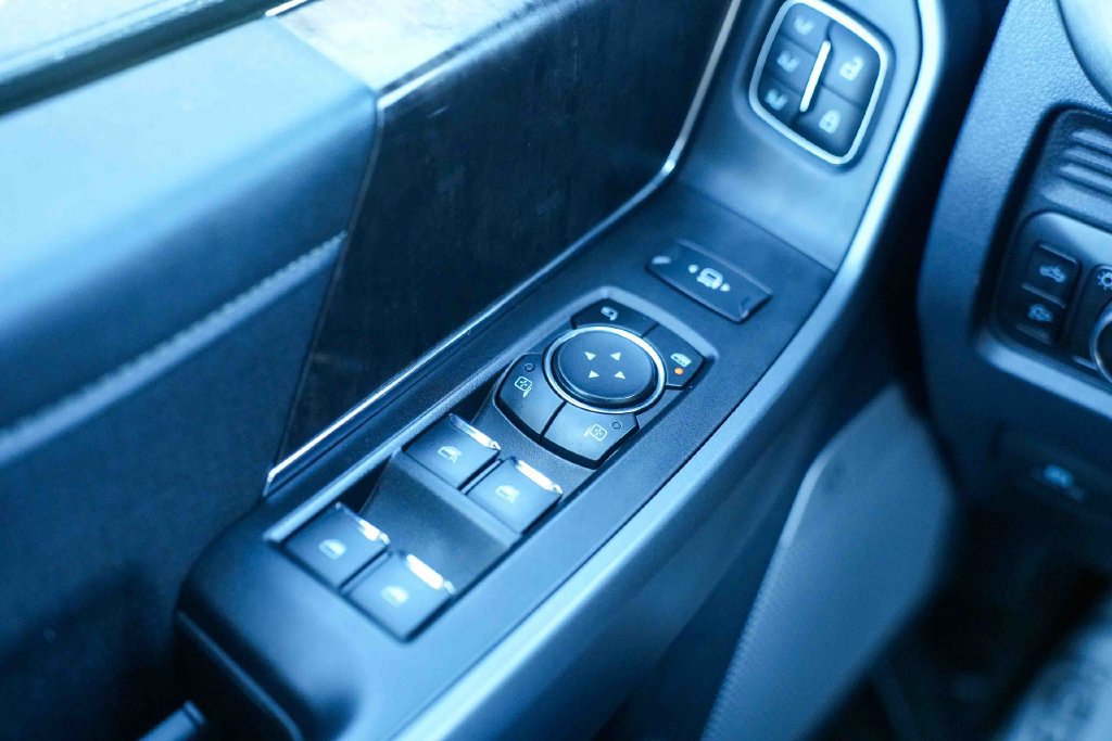 Used 2025 Ford F250 Lariat AWD/4WD image 26