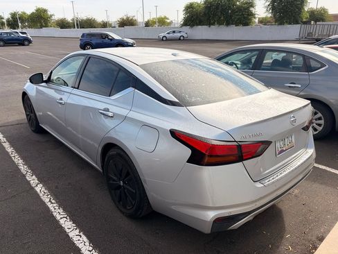 Used 2019 Nissan Altima 2.5 SV FWD image 6