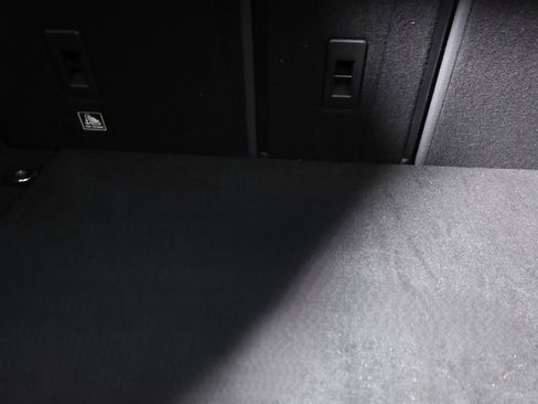 Used 2018 Land Rover Range Rover Velar S image 56