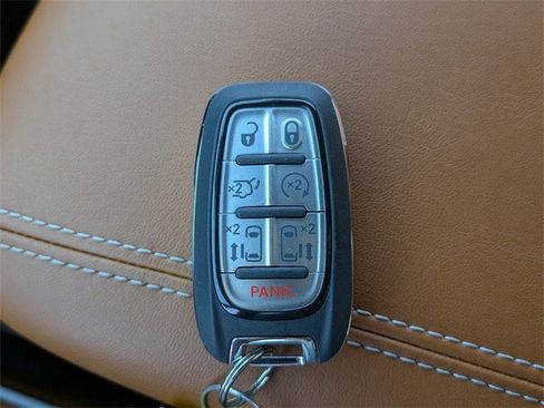 New 2026 Chrysler Pacifica Pinnacle image 32