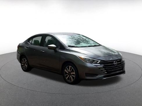 Used 2025 Nissan Versa SV image 3