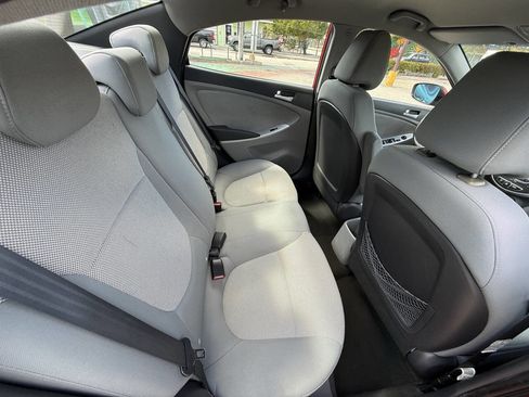 Used 2012 Hyundai Accent GLS image 17