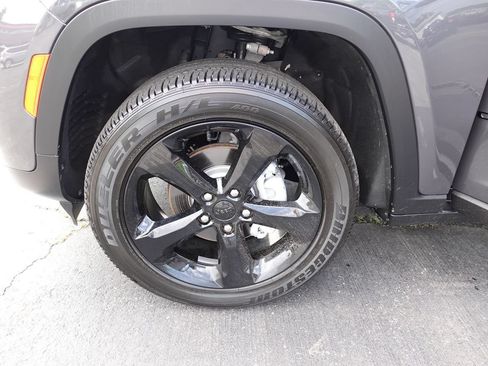 Used 2024 Jeep Grand Cherokee Altitude AWD/4WD image 63