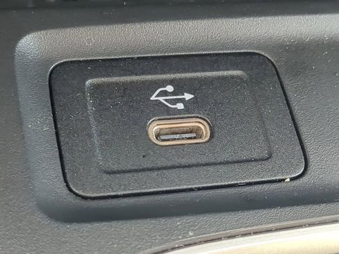 Used 2024 Mercedes-Benz GLB 250 4MATIC image 10