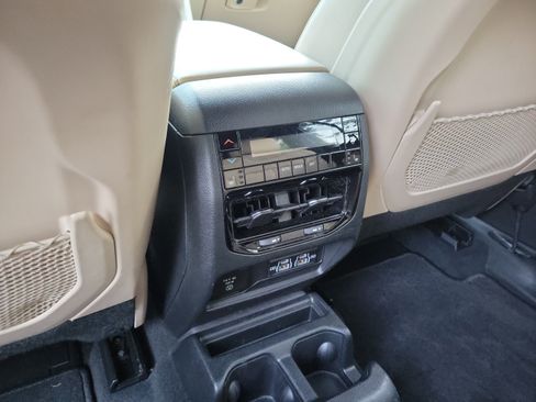 Certified 2025 Jeep Grand Cherokee L Limited w/ Black Appearance Package AWD/4WD image 11