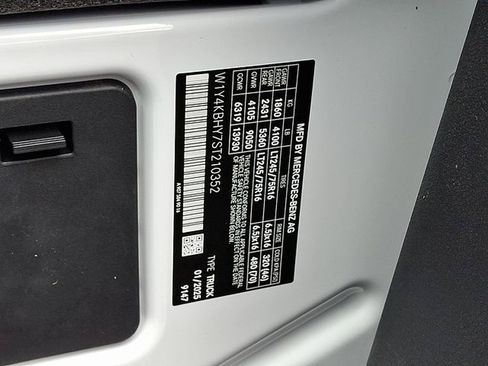 Used 2025 Mercedes-Benz Sprinter 2500 image 20